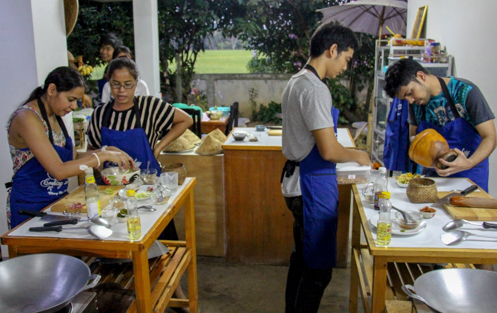 Thai Secret Cooking Class Making Papaya Salad ~ Thai Style. October 20-2015